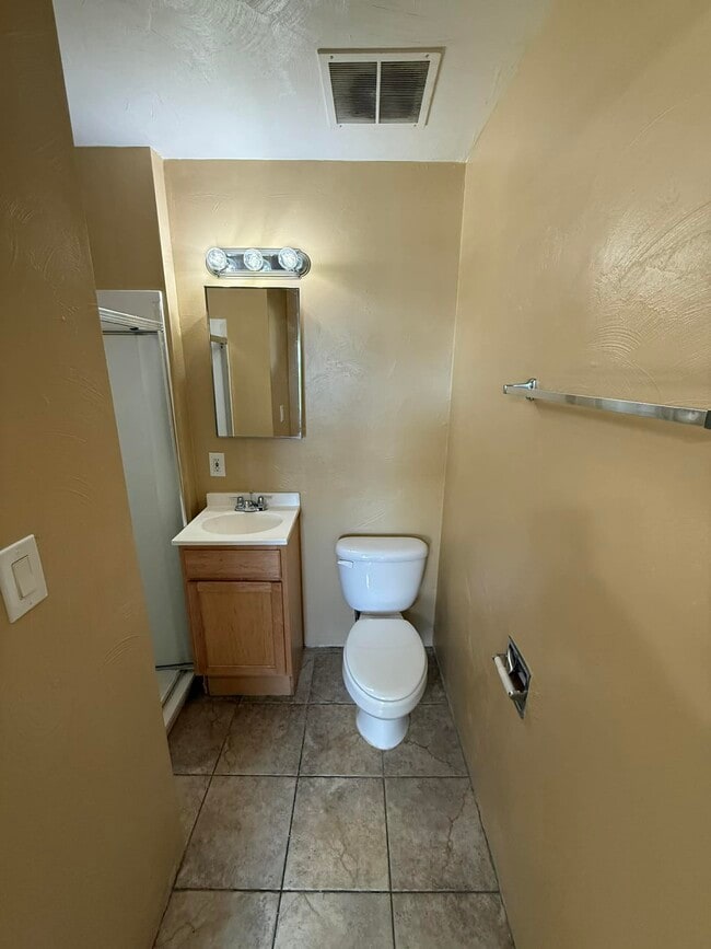 Building Photo - 931 N Euclid Ave