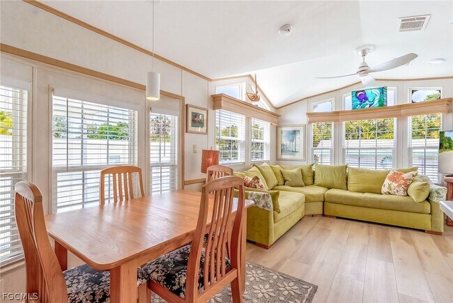 Building Photo - 7270 Pinehurst Rd