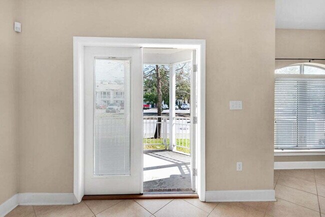 Building Photo - "Spacious 2-Bed Townhouse in Fort Walton Beach"