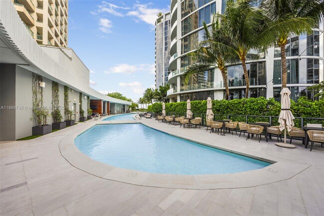 Building Photo - 2831 S Bayshore Dr