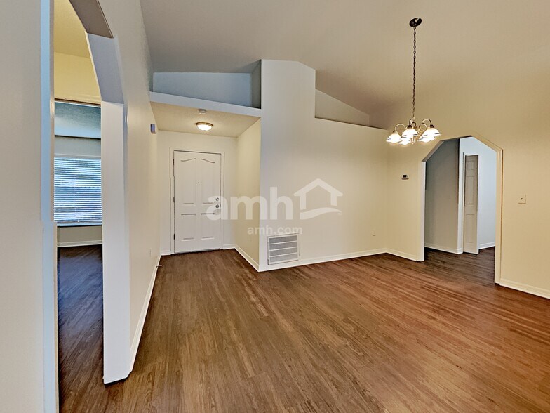 Building Photo - 1305 Cinda Ct