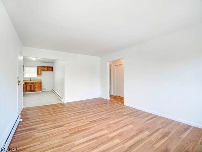 Building Photo - 365 Bloomfield Ave