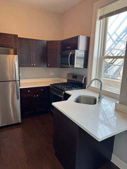 Primary Photo - 1461 W Fry St