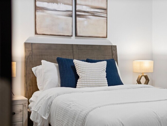 Building Photo - 4 bedroom Modern Home at Eagle Ridge Estates