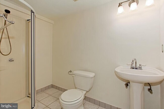 Building Photo - 20748 Hollow Falls Terrace