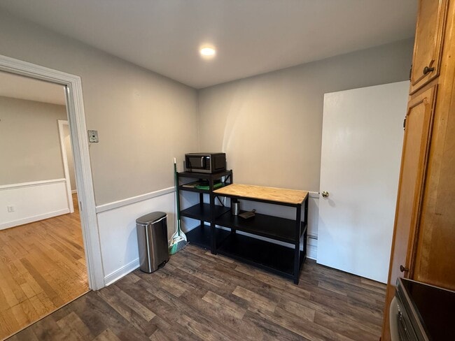 Building Photo - Three Bedroom Two Bath Home in Ridgeview/Parham & Ridge Area. Available in August!