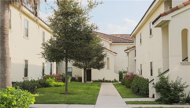 Building Photo - 810 S Taylor Rd
