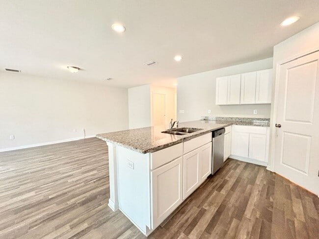 Building Photo - 462 Whispering Creek Ave