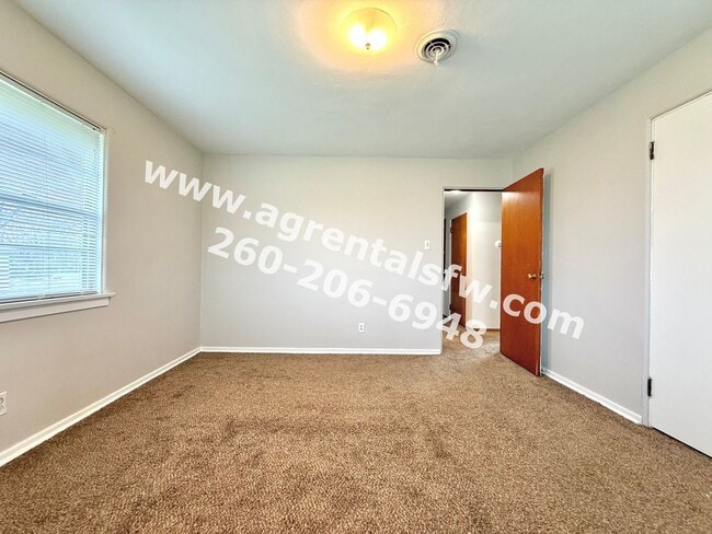 Building Photo - 2 Bedroom House