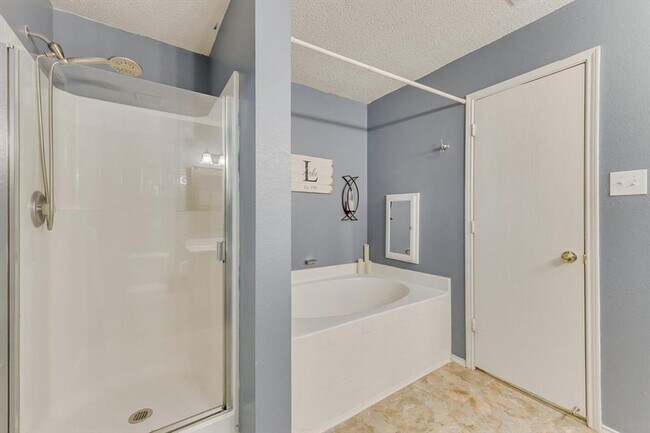 Building Photo - 2412 Avalon Creek Way