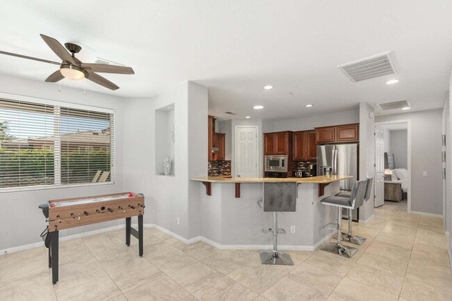 Building Photo - 83631 Himalaya Dr