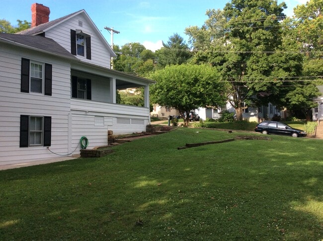 Side of house from back side of ajasent lot - 11 Pratt St