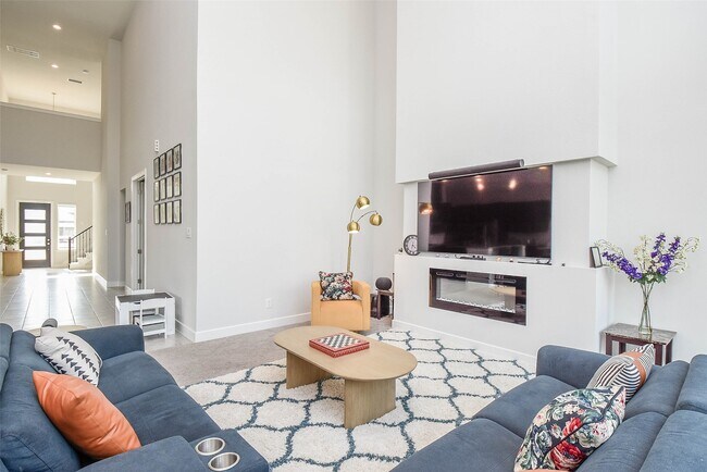 Building Photo - 8906 Luddenham Lilac Ln