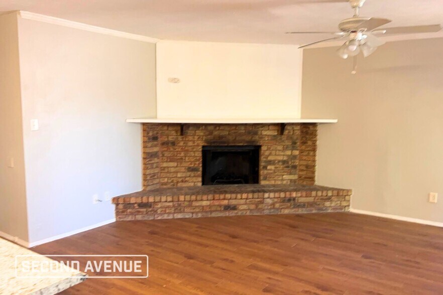 Building Photo - 416 Woodcrest Way