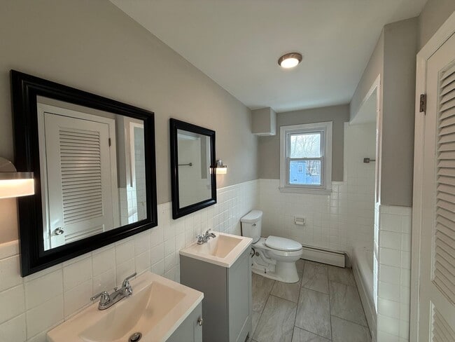 Building Photo - Newly Renovated 4 Bed 2 Bath Single Family Home available NOW!