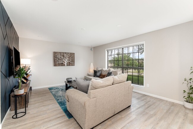 Building Photo - 1700 Delaford Cir