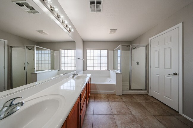 Building Photo - Welcome to this spacious 4 bedroom, 2.5 ba...