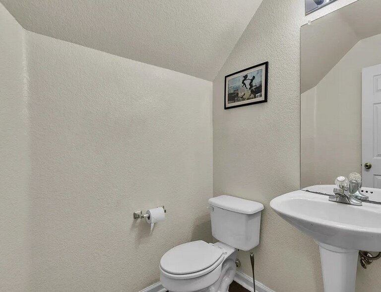 Downstairs Guest Bathroom - 899 Sagewood Trl