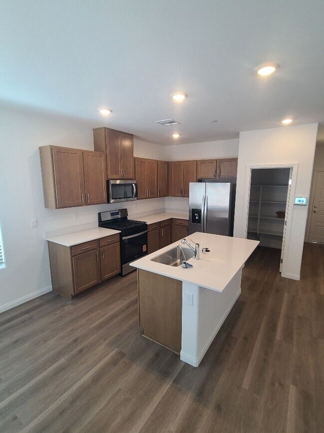 Building Photo - 1092 Saffron Toucan Ln