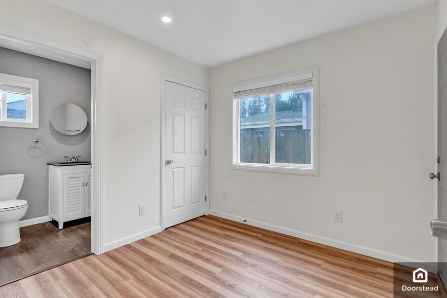 Building Photo - 9811 Olive St
