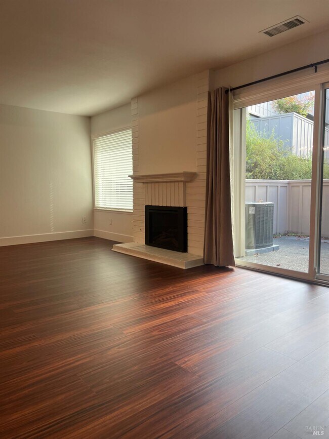 Building Photo - 6 Josefa Ct