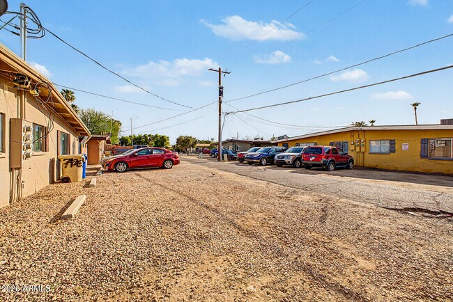Building Photo - 7106 N 68th Ave