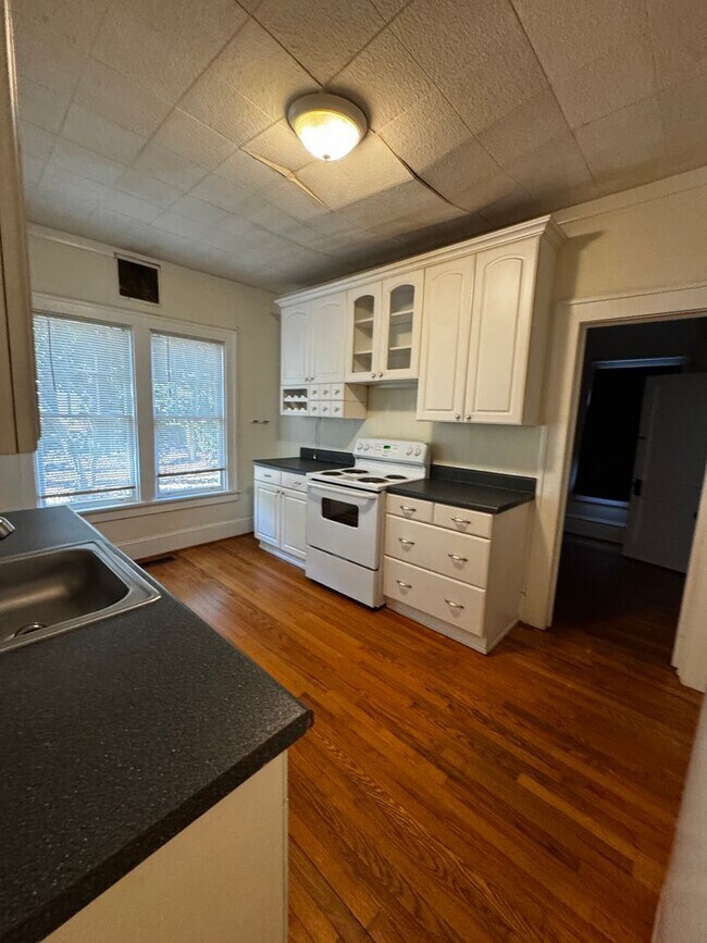 Building Photo - 3BR/2BA House in Five Points