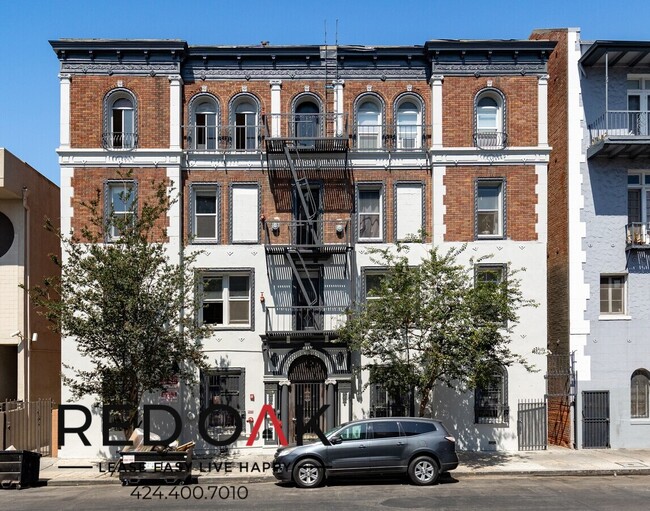 Building Photo - 727 S Mariposa Ave