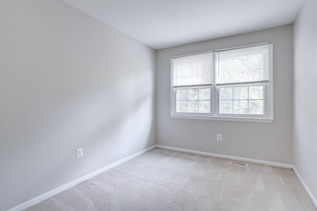 Building Photo - 4685 Forestdale Dr