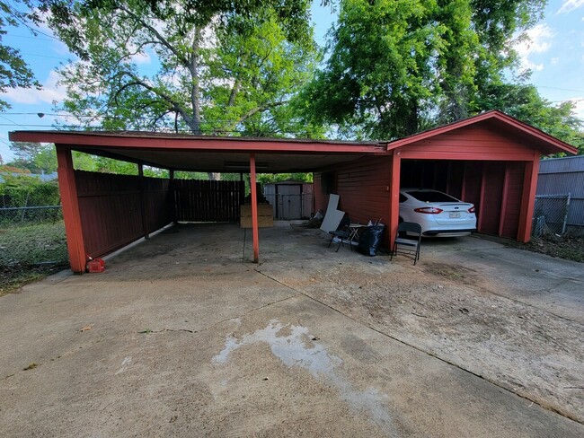 Building Photo - 3607 Bellaire Ave