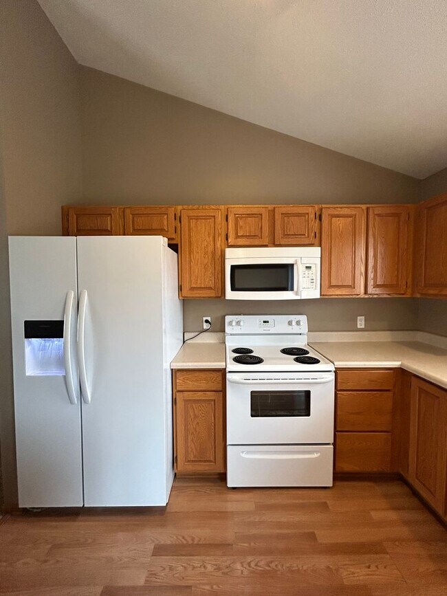 Building Photo - Spacious Millard Living with a Backyard You’ll Love