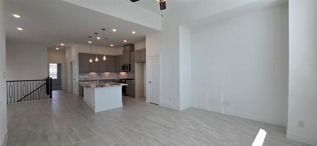 Building Photo - 21123 Medina River Dr