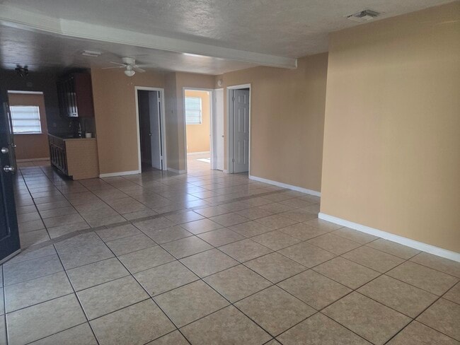 Building Photo - 1509 Pine Tree Ct