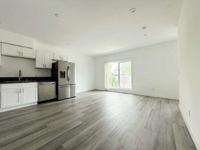 Building Photo - 1260 1/2 Leighton Avenue