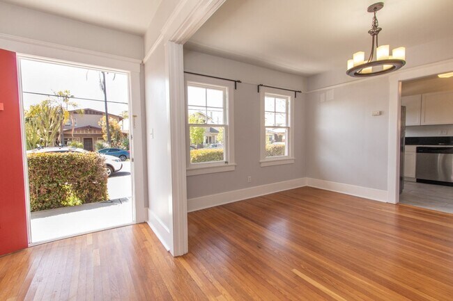 Building Photo - Charming North Park 2 Bedroom with Washer/Dryer, Backyard & Parking!