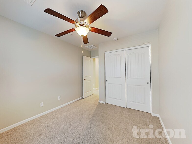 Building Photo - 12550 W Hummingbird Terrace