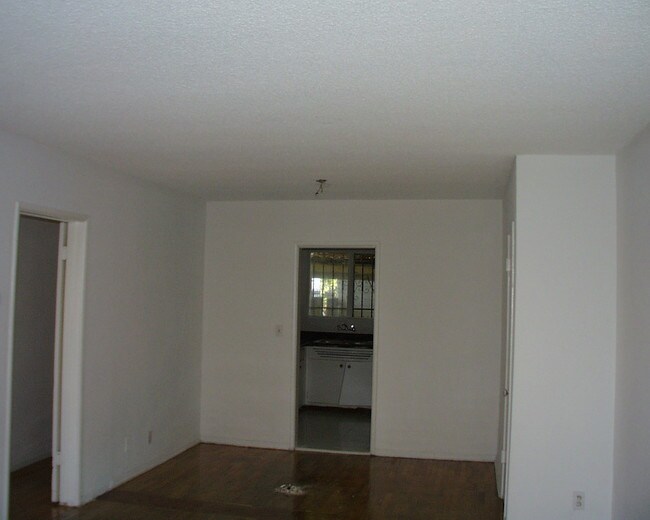 Living room - 1065 S Norton Ave