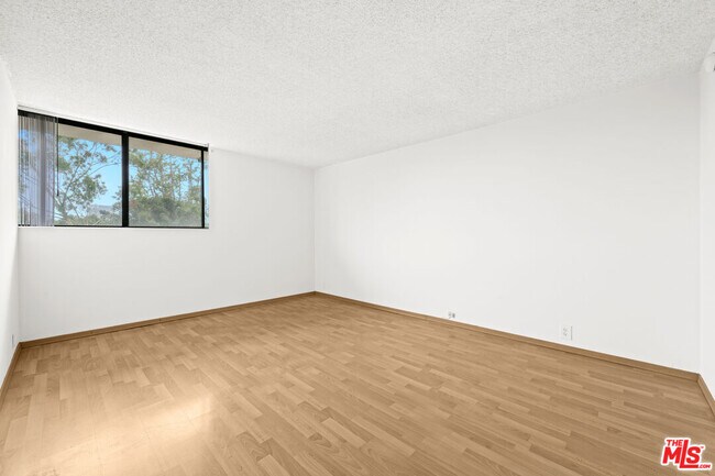 Building Photo - 10535 Wilshire Blvd