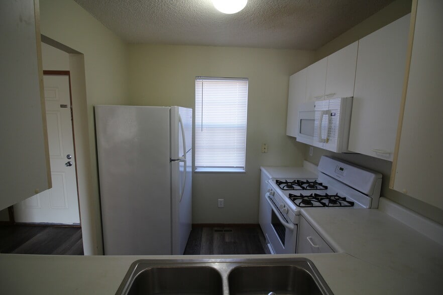 Building Photo - 1732 Bennigan Dr