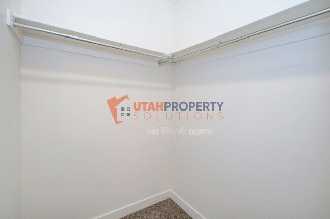 Building Photo - 8172 Broken Spoke Ln