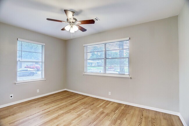 Building Photo - 5814 Anaqua Dr