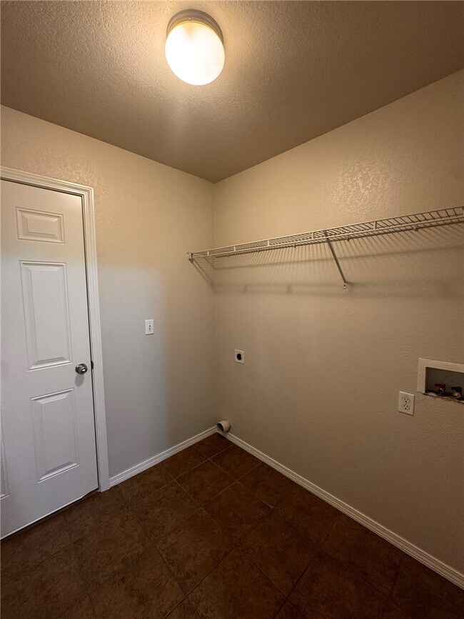 Building Photo - 11723 E Creek Ln