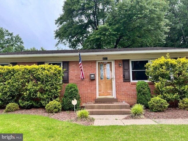 Primary Photo - 4511 Eastlawn Ave