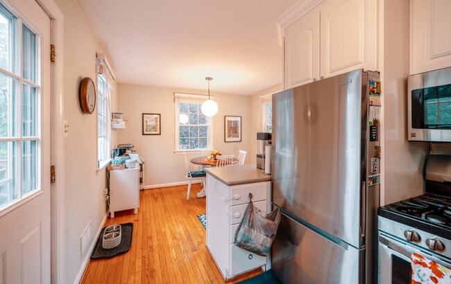 Building Photo - Charming Cape Cod Retreat in Prime Falls C...