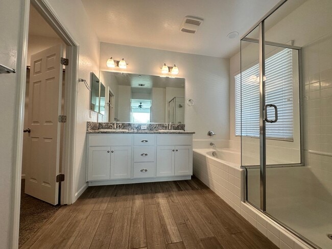 Building Photo - NW Visalia home coming soon!