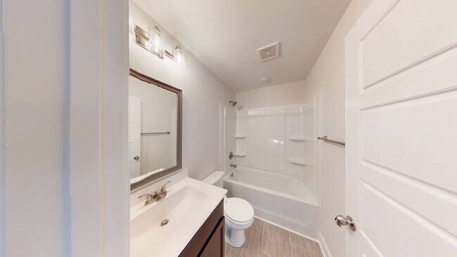 Building Photo - Modern Comfort Meets Everyday Convenience in Clarksville