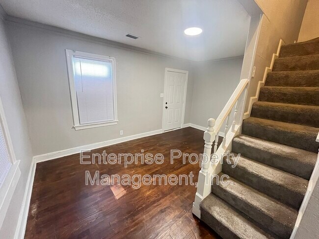 Building Photo - 2447 Twain Ave