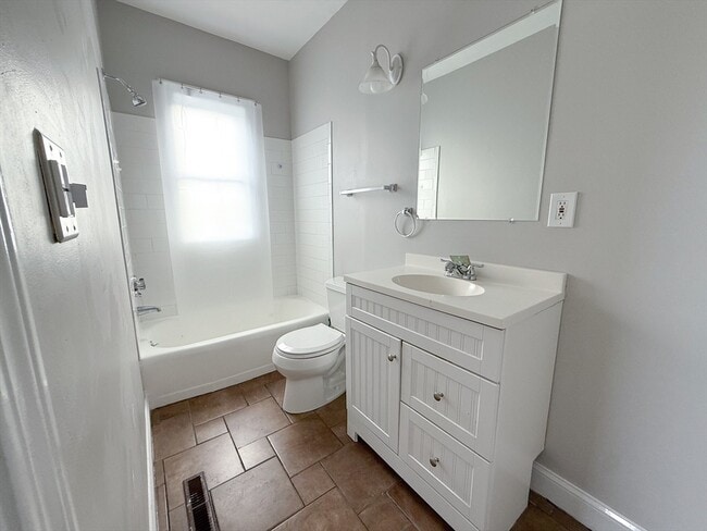 Building Photo - 13 Brooks Ave