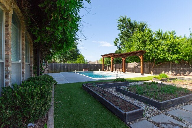 Building Photo - 17300 Zinc Dr