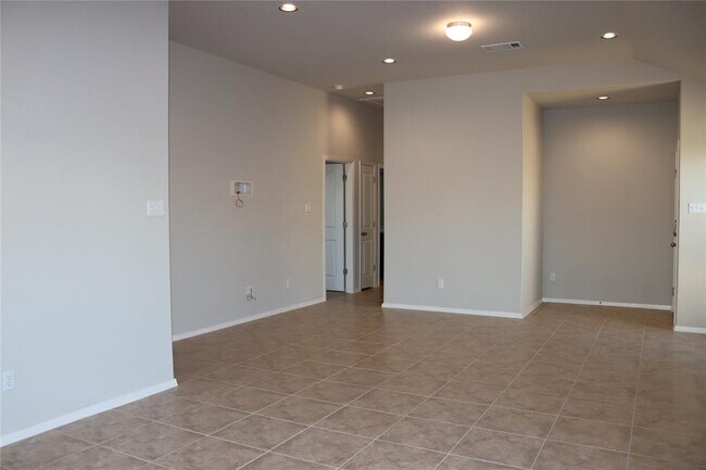 Building Photo - 225 Graver St